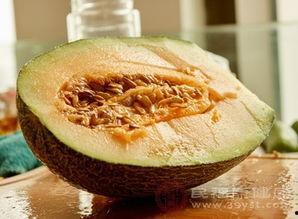 吃哈密瓜西瓜会不会长胖,揭秘夏日消暑水果的体重影响