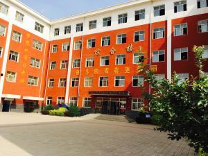 保定顺平中学吃瓜,校园生活趣味瞬间