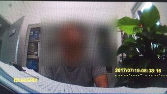 吃瓜男子躲床下,揭秘背后惊人真相