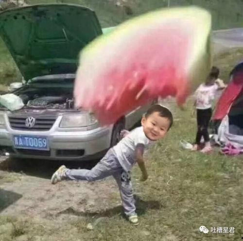 吃瓜打伞的老王,揭秘他的独特生活态度