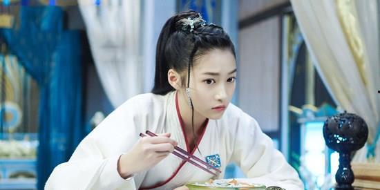 古装美女的吃瓜图片,尽显古典韵味与时尚魅力